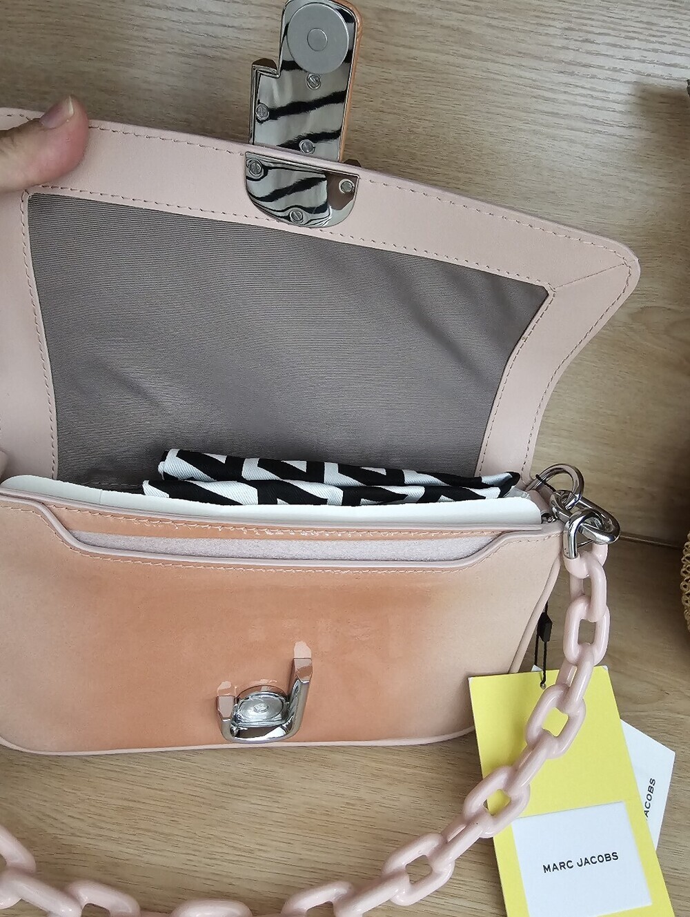 Marc Jacobs The leather shoulder Bag. - Picture 11 of 16